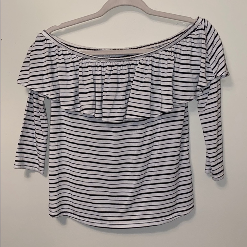 Quarter-sleeved shirt